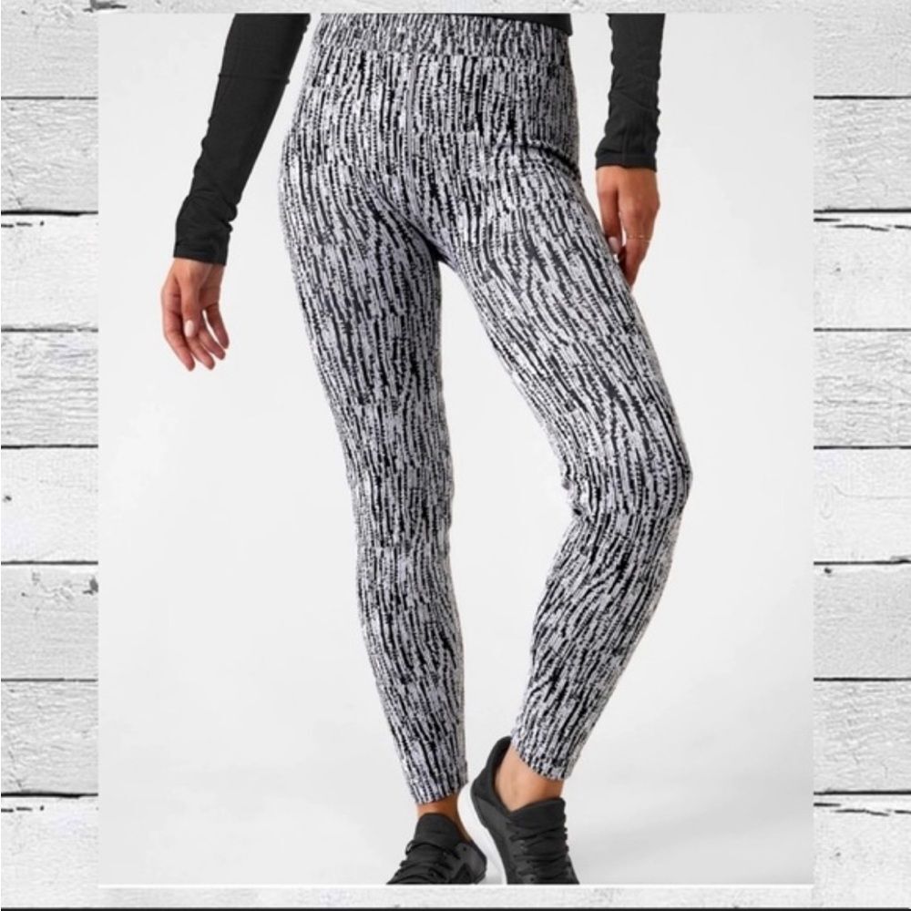 Athleta Flurry Elemental Tights in a black and white snowscape